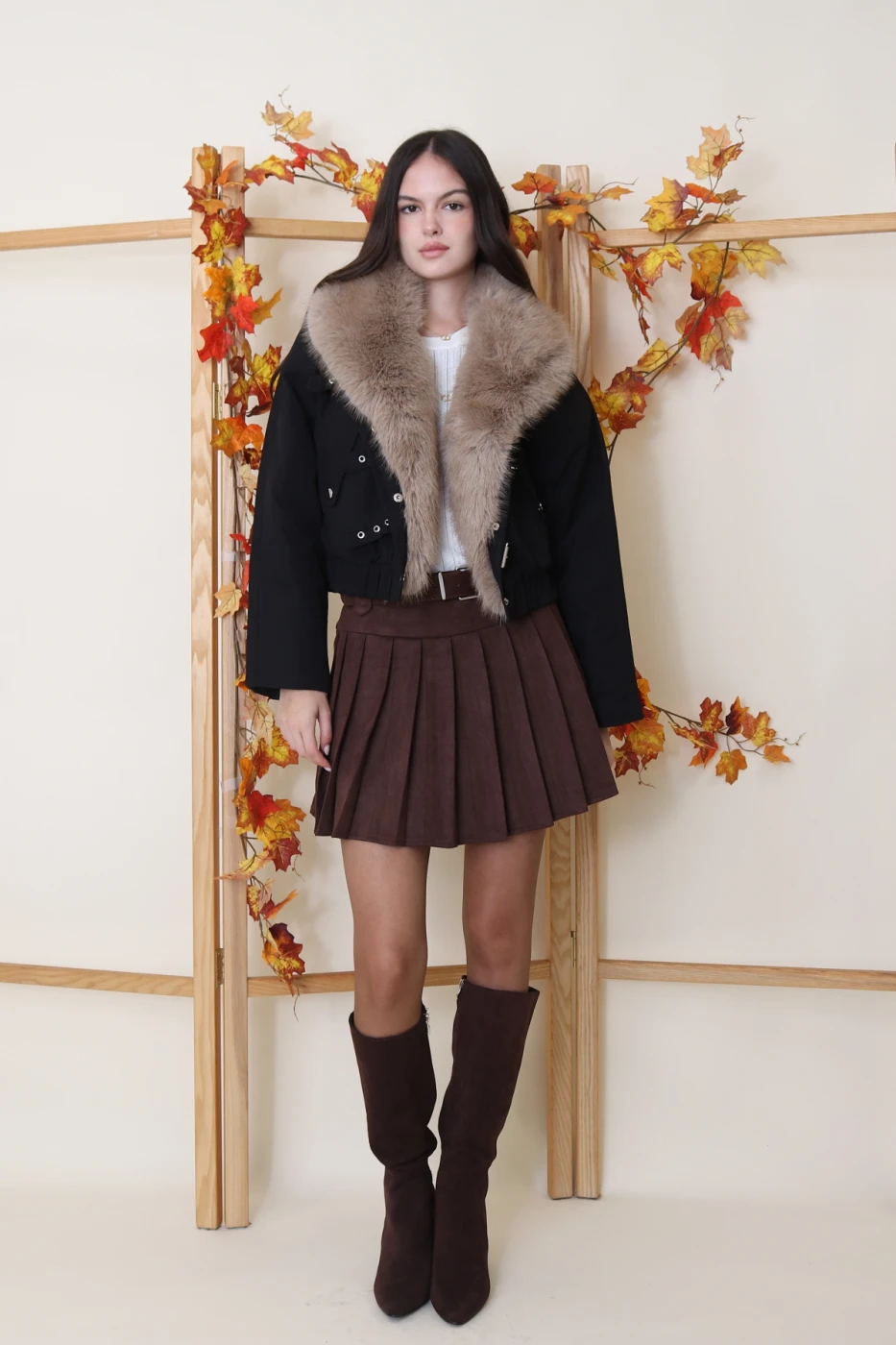 veste bomber bordée d’une fausse fourrure amovible , doublure matelassée, pattes décoratives, fermeture par pressions devant .  | Valora Select