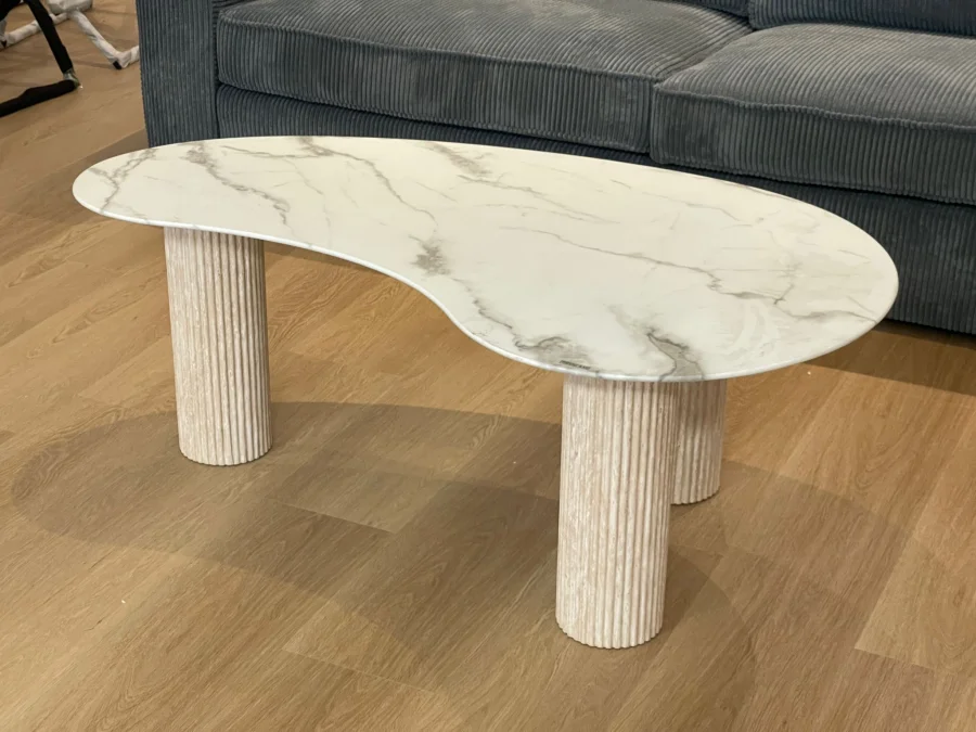 TABLE BASSE PYLONE PIED BEIGE PLATEAU MARBRE BLANC | MULTI-AFFAIRES