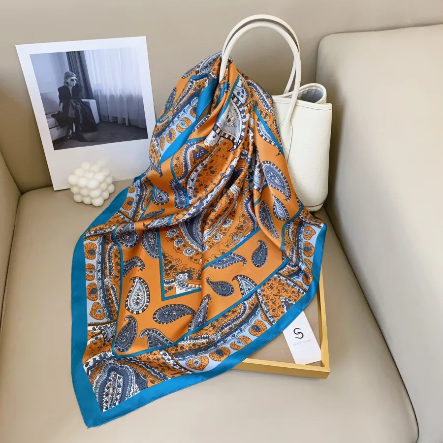 Petit carré 70*70 cm imprimé fantaisie paisley | Les Élixirs Parfumés