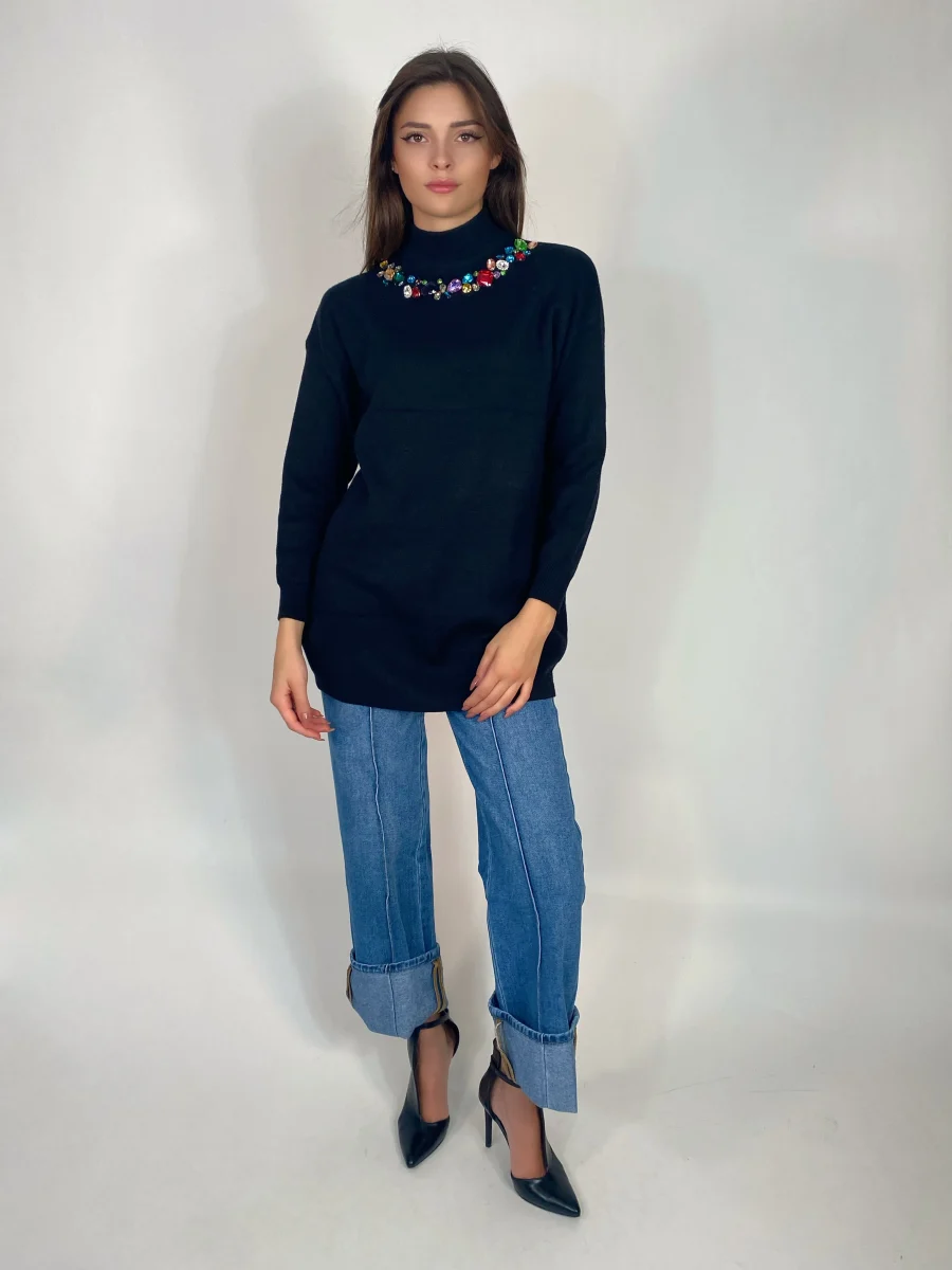 Dolcevita lungo con collana pietre colorate  | Maelle B. Fashionlab 