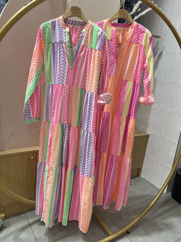 Robe fluide Maleisse encolure V dans un Colori fluo  | Vintage Mode