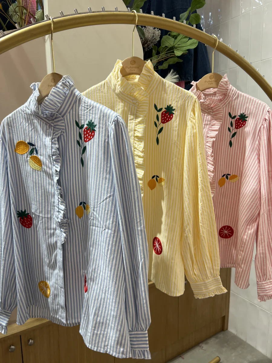 Chemise Lise Rayé Avec Broderies Fruits Sur Un Jolie Coton Tissé  | Vintage Mode