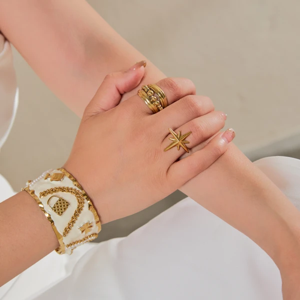 Bague étoile  | La maison des robes