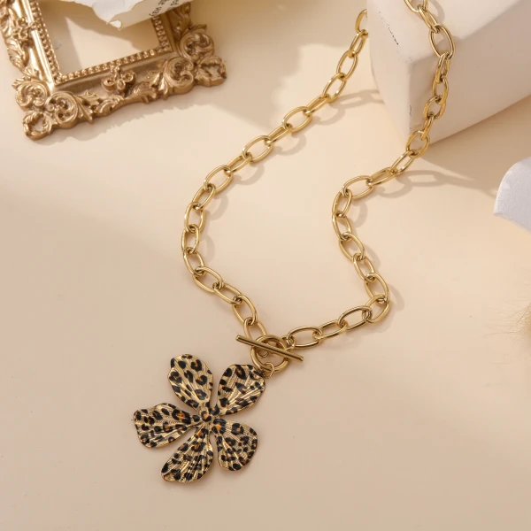Collier fleur léopard  | La maison des robes