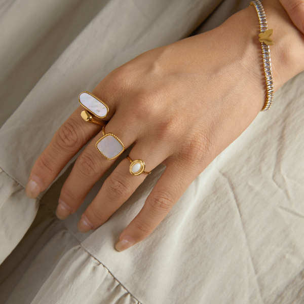 10604616203100 | La maison des robes 