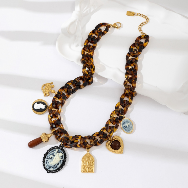 10604616202608 | La maison des robes 