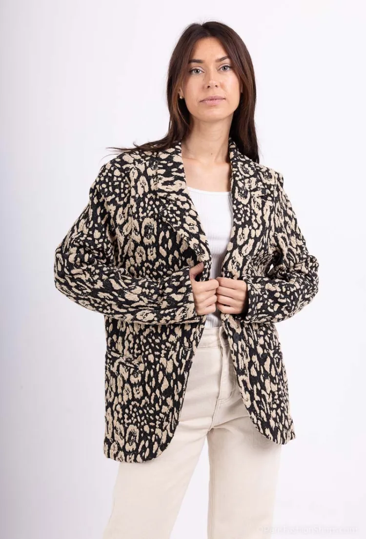 Women's Outerwear from clothing wholesaler Charmante in France