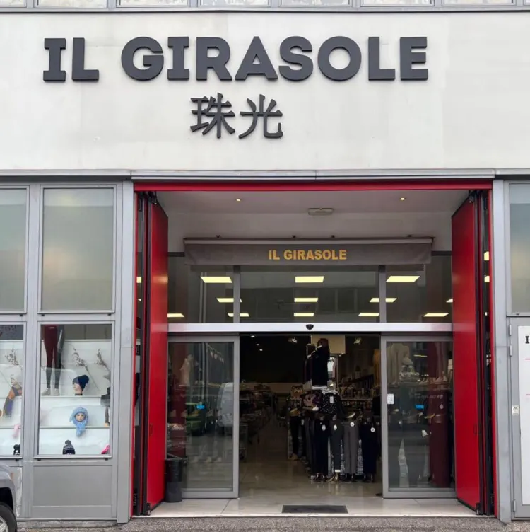 Clothing wholesaler IL GIRASOLE 珠光 in Italy