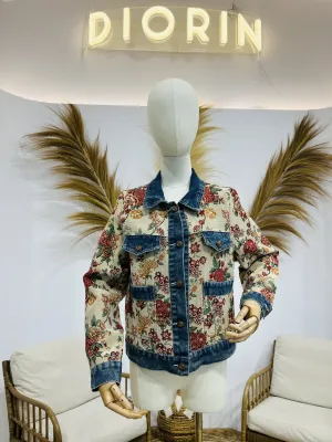 MulherCasacos de distribuidor de roupas Diorin Boutique em Espanha