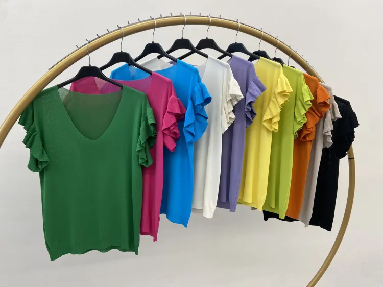 Women's Tops from clothing wholesaler J.D pronto moda in Italy