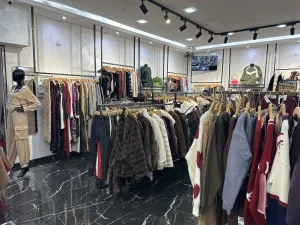 Women's Outerwear from clothing wholesaler Hui Da in Italy