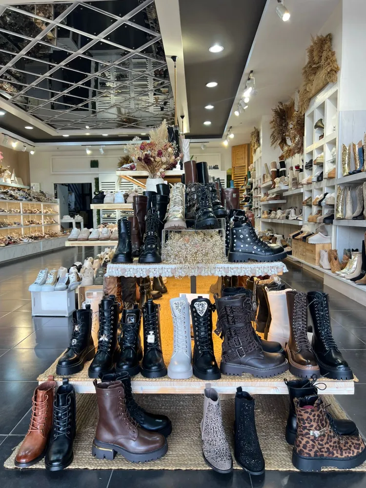 Scarpe per Unisex dal grossista di abbigliamento Calzados alessia in Spagna